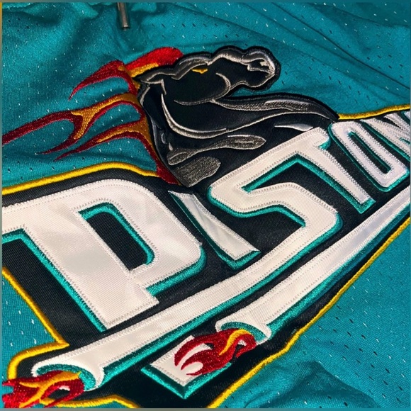 Detroit Pistons Throwback NBA Jersey & Shorts The Complete 98-99 Season Uniform - Picture 12 of 16